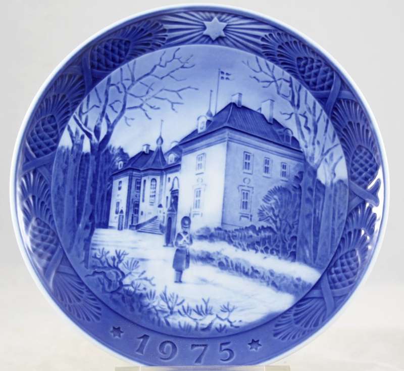 Copenhagen - Porcelain Wall Plate - The Queen`s Christmas Residence 1975