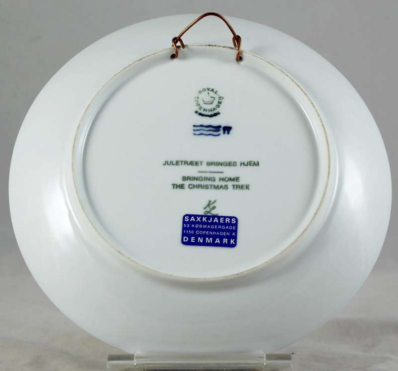 Copenhagen - Porcelain Wall Plate - Bringing Home The Christmas Tree 1980