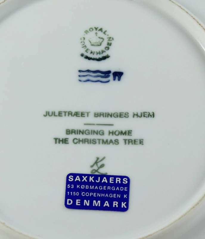 Copenhagen - Porcelain Wall Plate - Bringing Home The Christmas Tree 1980