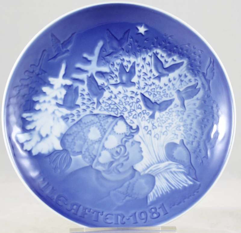 Copenhagen - Porcelain Wall Plate - Christmas Peace 1981
