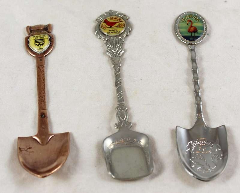 Souvenir spades - set of three
