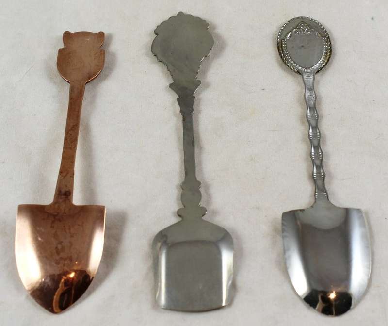 Souvenir spades - set of three