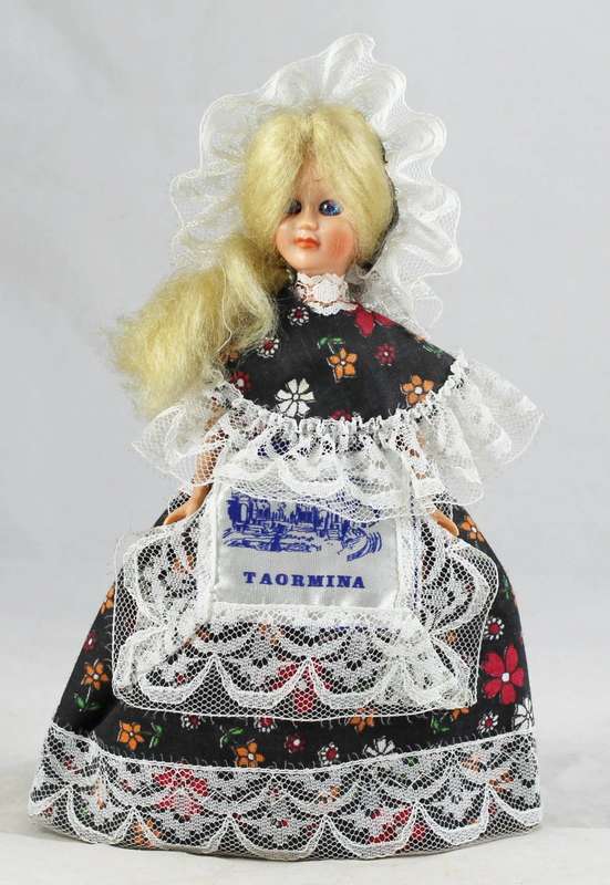 Taormina - traditionally dressed doll