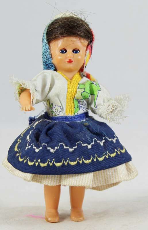 Small Doll - Traditional Dress - Gorgeous! - Bid Now!!!