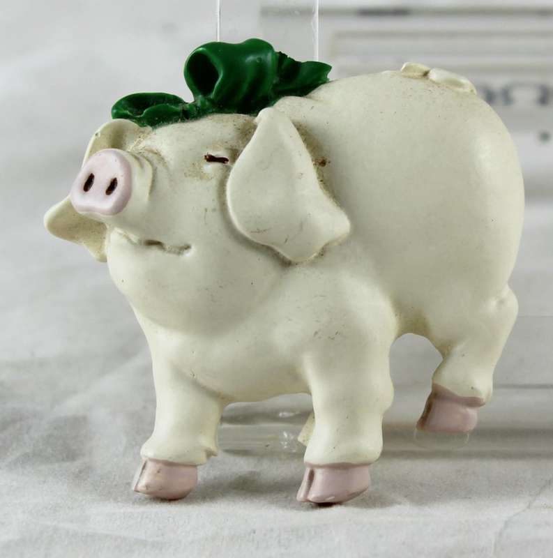 Pig Magnet - Wearing Green Bow - White - Gorgeous!