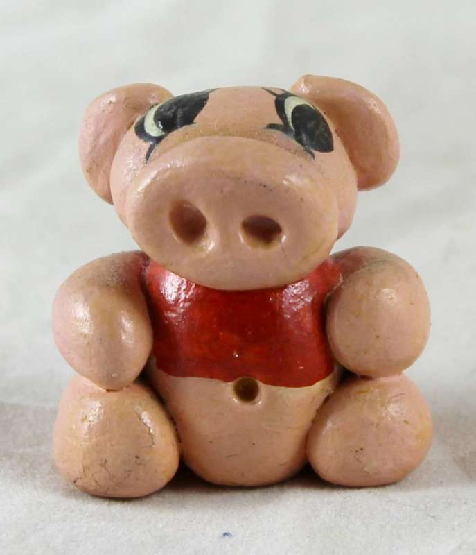 Little clay pig - red shirt