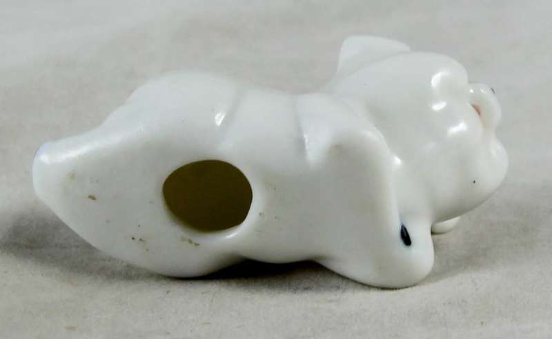 Little pig laying down - White