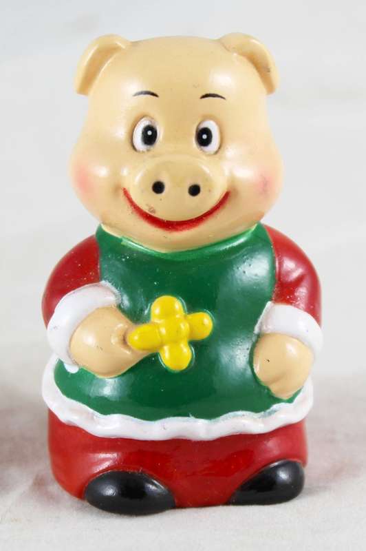 Pig sharpener - green apron