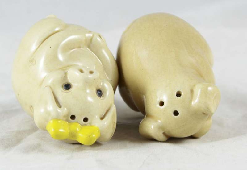 Pig couple salt and pepper set