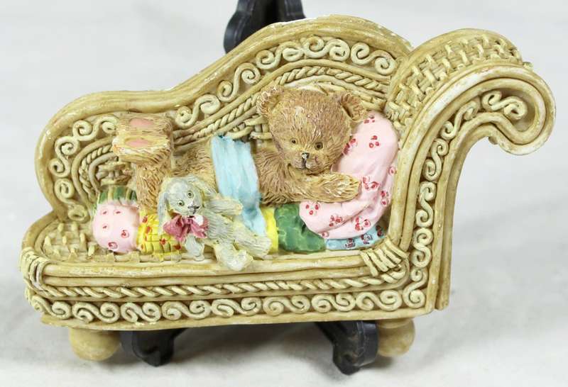 fridge magnet - little bear on couch