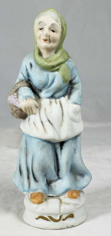 Figurine - Old Woman with Basket - Gorgeous!