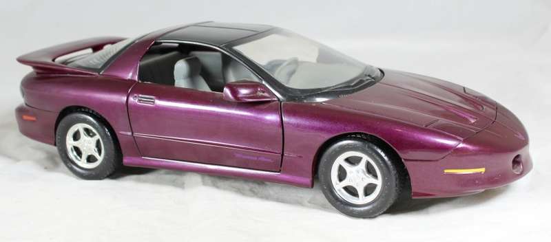 ERTL - 1996 Pontiac Firebird - 1:18 scale model
