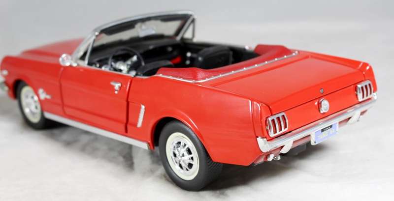 Mira Solido - Ford Mustang 1964 1/2 - 1:18 Scale Model - Bid now!!