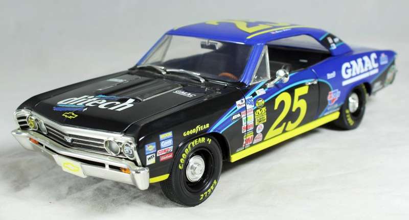 ERTL - Nascar - Chevrolet Chevelle - 1:18 scale model