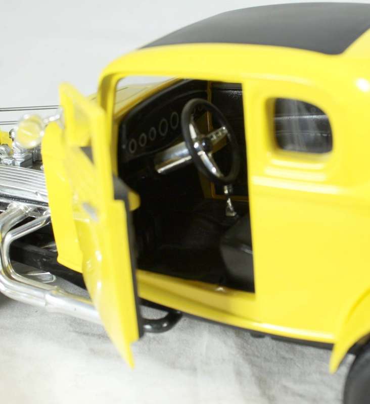 ERTL - 1932 Ford deuce coupe - 1:18 scale model