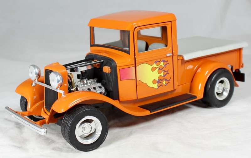 Road Signature - 1934 Ford pick-up - 1:18 scale model