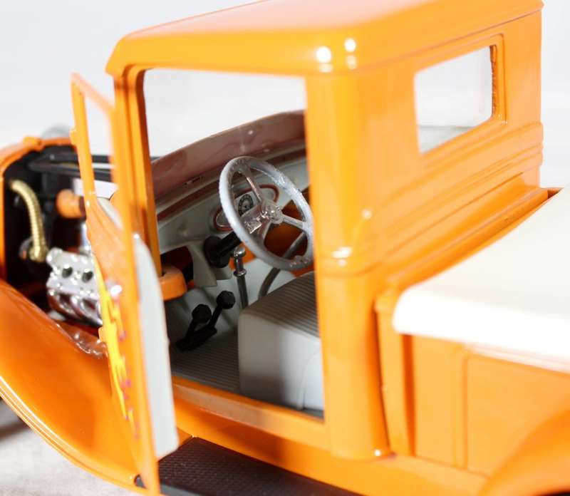 Road Signature - 1934 Ford pick-up - 1:18 scale model
