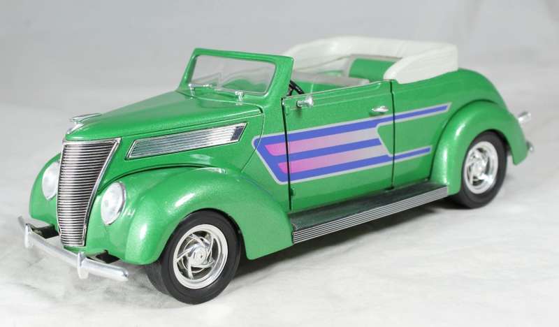 Road legends - 1937 Ford Convertible with top