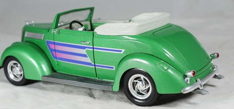 Road legends - 1937 Ford Convertible with top