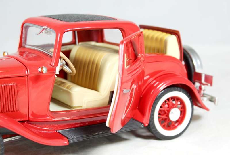 Road Signature - 1932 Ford Coupe - 1:18 Scale Model