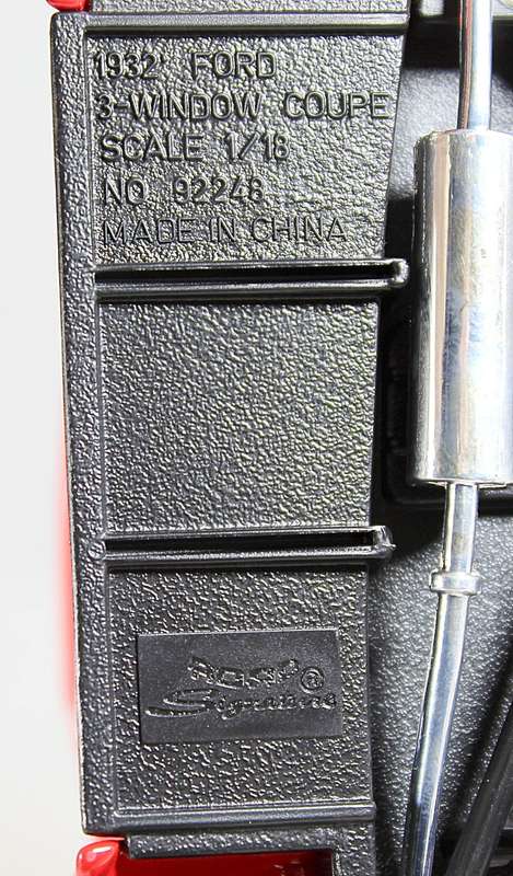 Road Signature - 1932 Ford Coupe - 1:18 Scale Model