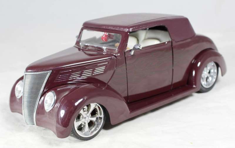Shyne Rodz - 1937 Ford - Ghost Flames
