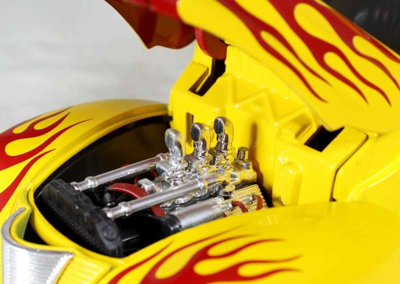 Universal Hobbies - 1940 Ford Street Rod - 1:18 Scale Model