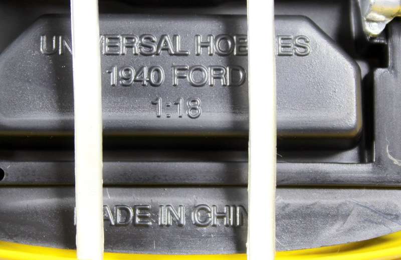 Universal Hobbies - 1940 Ford Street Rod - 1:18 Scale Model