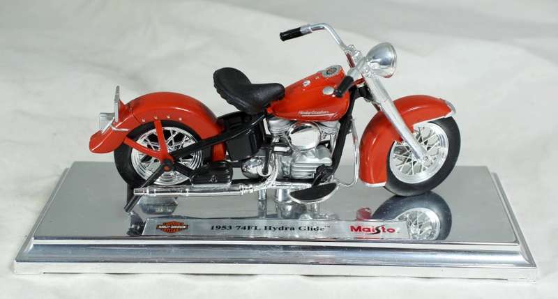 Maisto - Harley Davidson - 1953 74FL Hydra Glide - 1:18 Scale Model - Bid Now!!