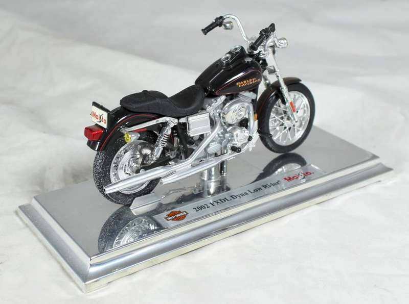 Maisto - Harley Davidson - 2002 FXDL Dyna low Rider - 1:18 Scale Model - Bid Now!!