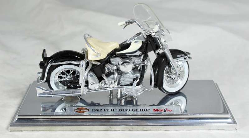 Maisto - Harley Davidson - 1962 FLH Duo Glide - 1:18 Scale Model - Bid Now!!