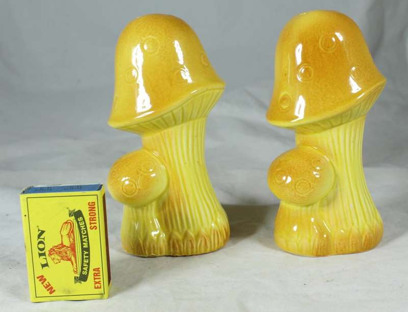 Character salt & pepper set - large mushrooms