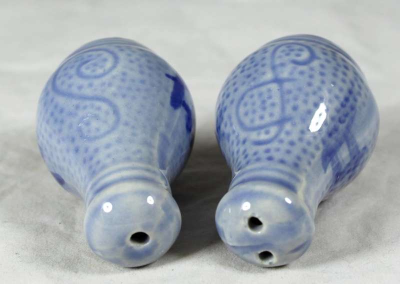 Character salt & pepper set - small blue & white