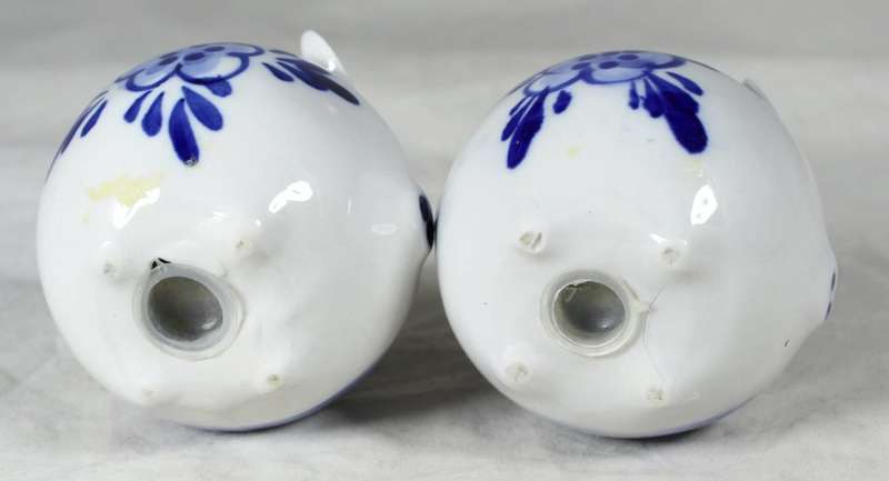 Character salt & pepper set - blue & white pigs