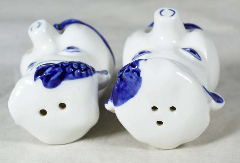 Character salt & pepper set - pigs with chef hats