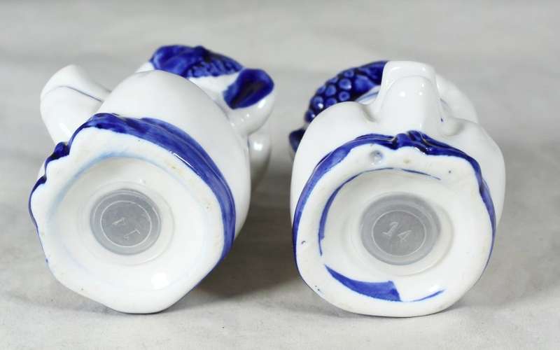 Character salt & pepper set - pigs with chef hats
