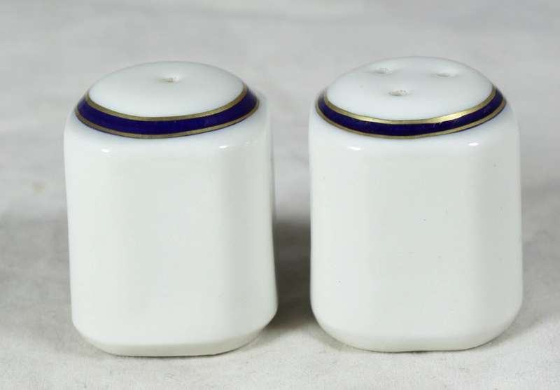 Character salt & pepper set - miniature blue & white