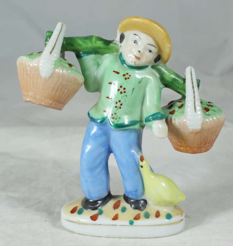Character salt & pepper set - Chinese man carrying baskets - brown
