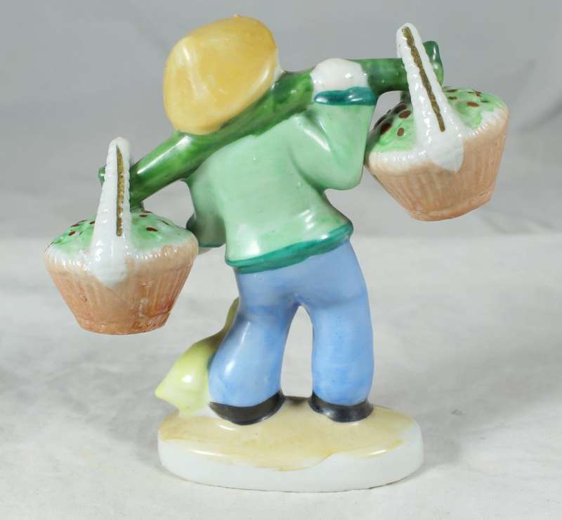 Character salt & pepper set - Chinese man carrying baskets - brown