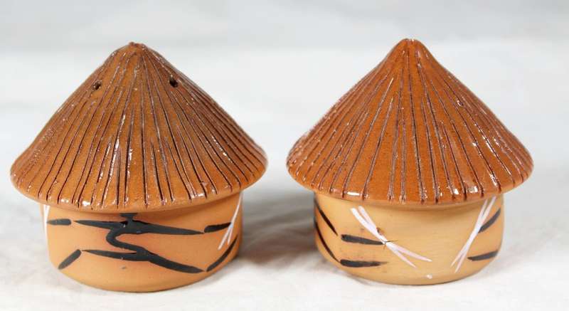 Character salt & pepper set - traditional Huts