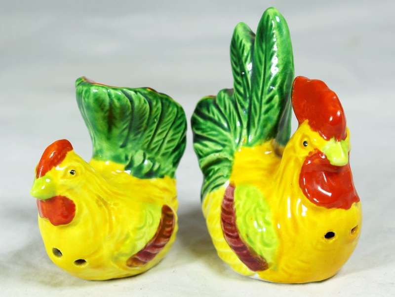 Character Salt & Pepper Set - Chickens - Beautiful! - Bid Now!!!
