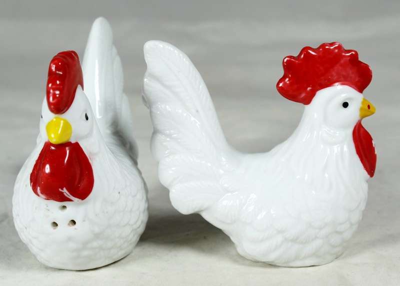 Character Salt & Pepper Set - Chickens - Beautiful! - Bid Now!!!