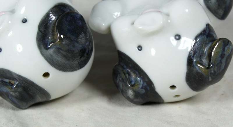 Character salt & pepper set - Black & White Pigs