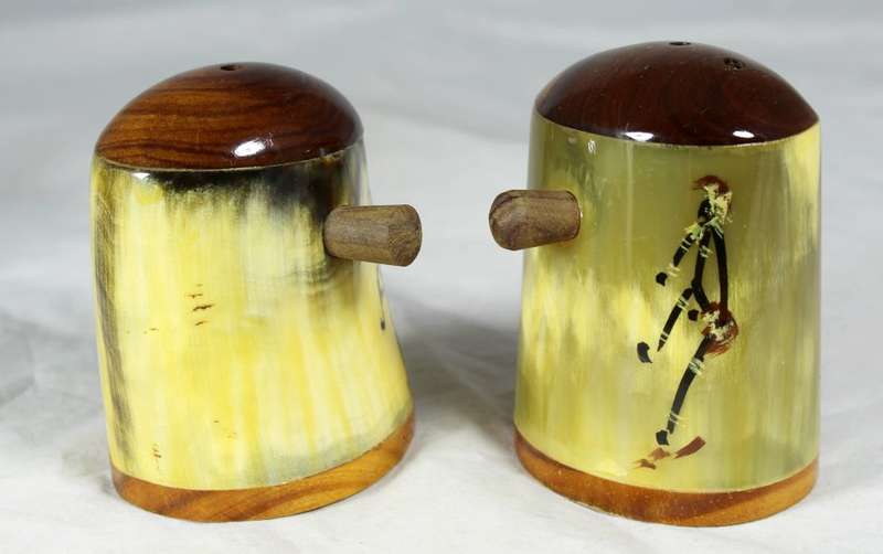 Character salt & pepper Set - wood & hoof set