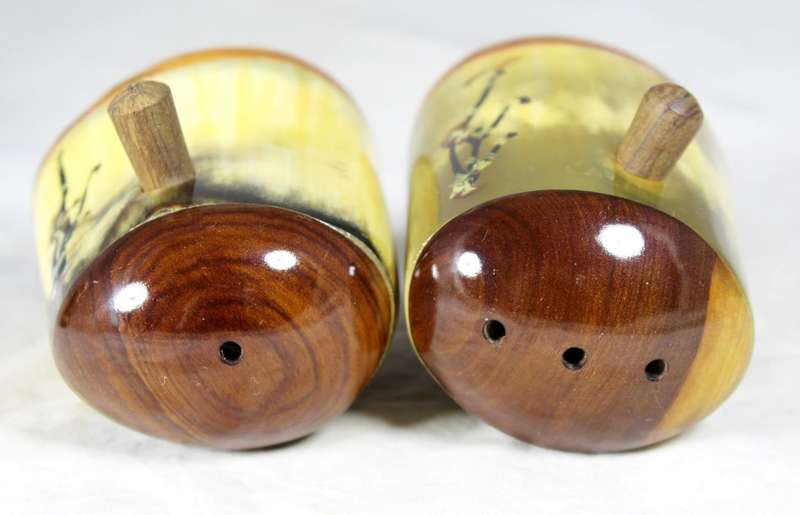 Character salt & pepper Set - wood & hoof set