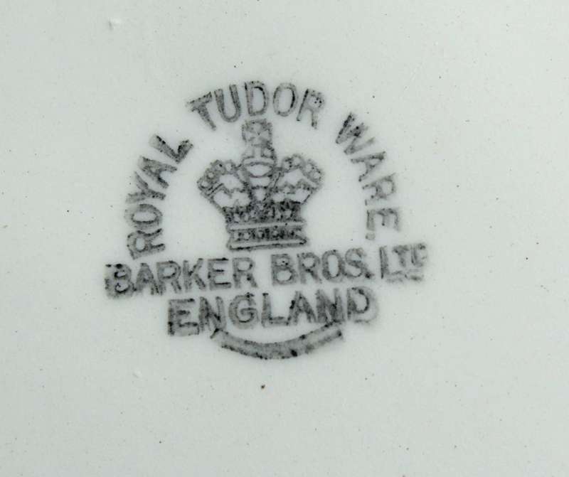 Royal Tudor - cake plate