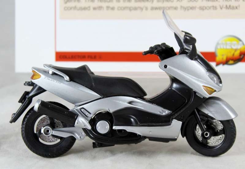 Maisto - Yamaha T-Max - bike & info sheet