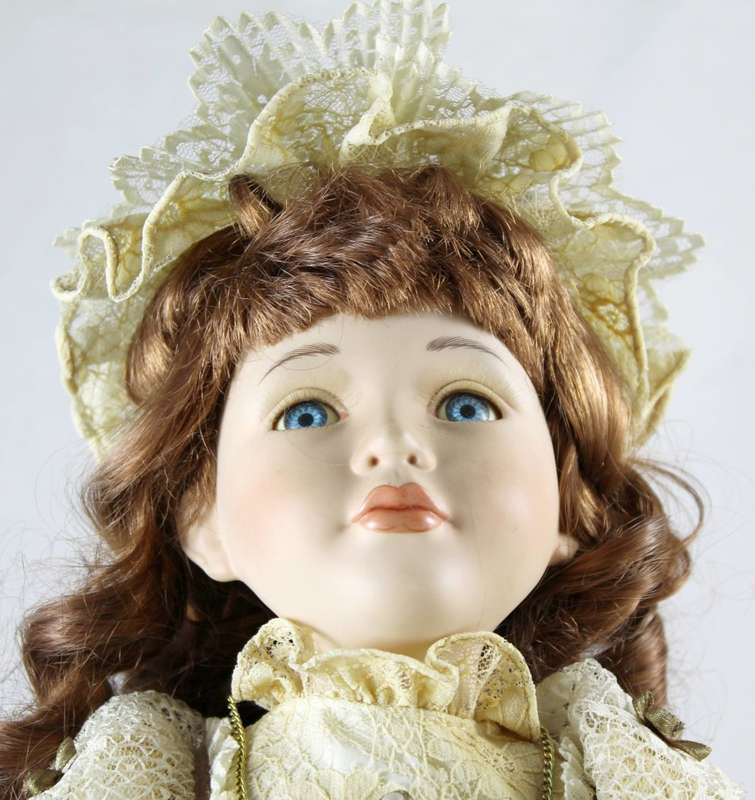 The Broadway Collection - Doll - Beautiful!! - Bid Now!