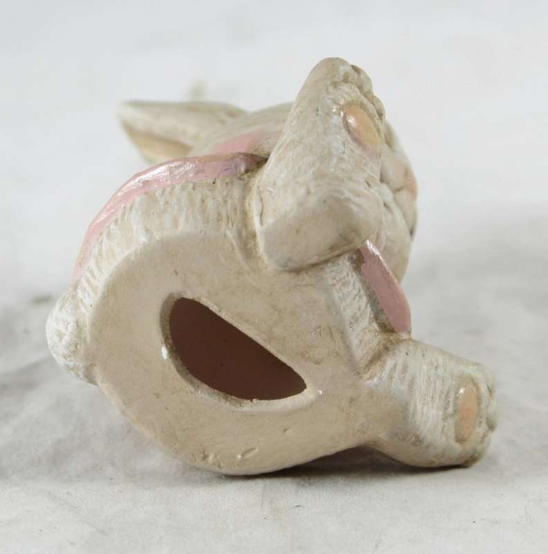 Small seated bunny