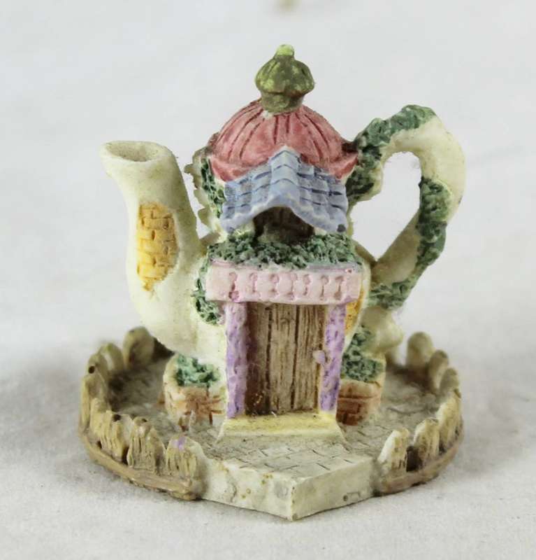 Miniature Tea Pot House - Gorgeous! - Bid Now!!!